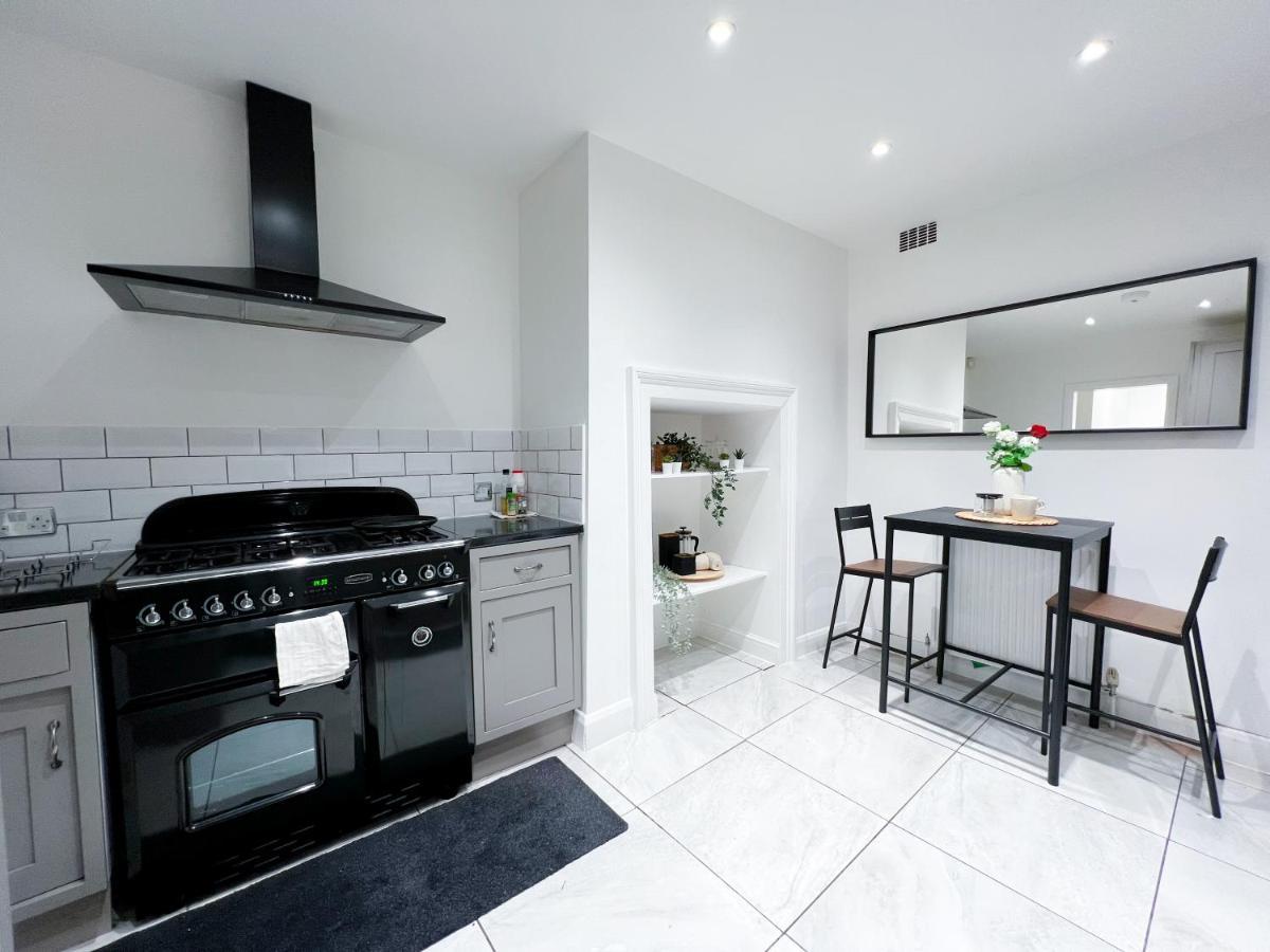 ロンドンStylish 3 Bed Flat With Gardenアパートメント エクステリア 写真
