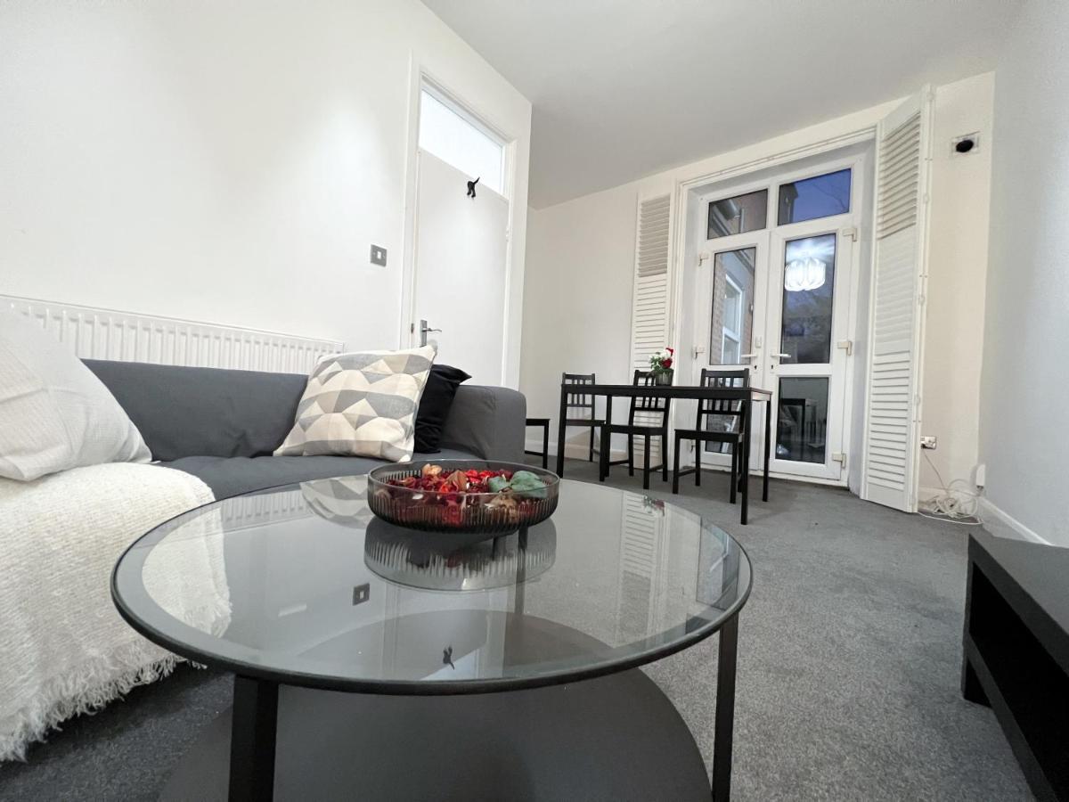 ロンドンStylish 3 Bed Flat With Gardenアパートメント エクステリア 写真